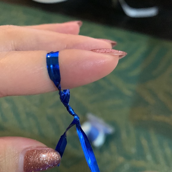 Electric Blue Plastic Twist ties - Picture 4 of 6